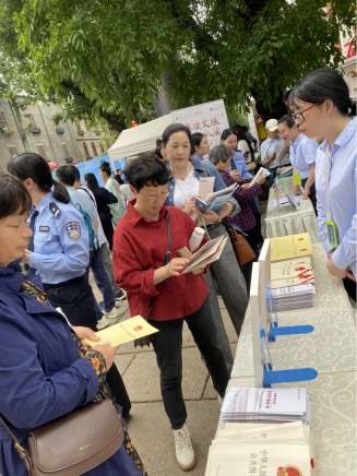 书香中国 法治同行——福建省图书馆 <div>“两法一条例”普法宣传活动圆满完成</div>
