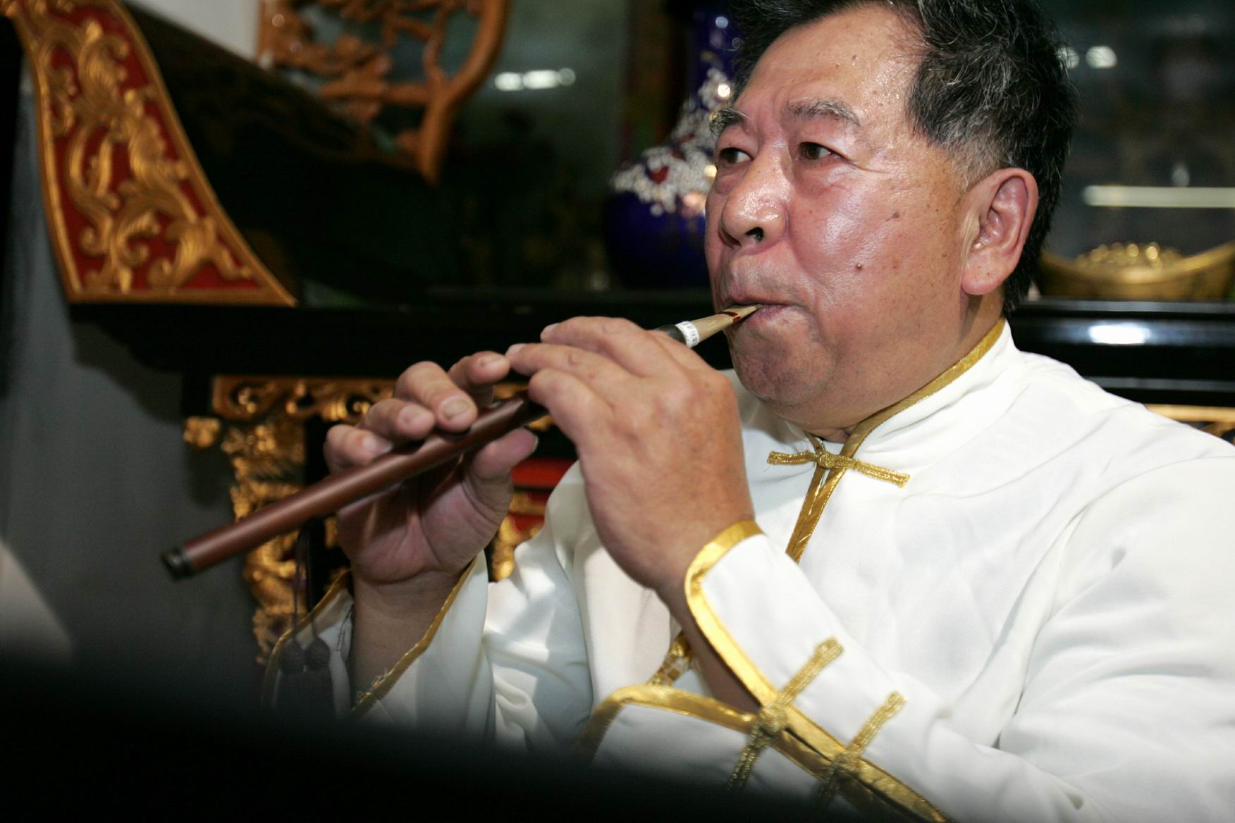 13，屠敏老人演奏的是福州传统乐器“喉管”.jpg